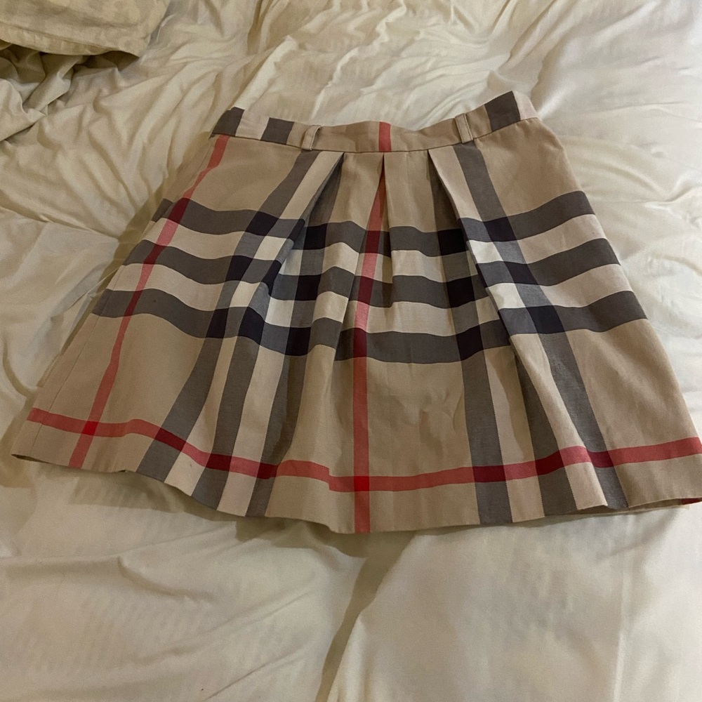 Burberry jr. Girls mini skirt in good condition